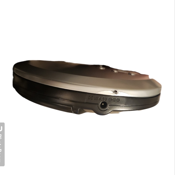 Durabrand CD 916 Portable Player and Caselogic Case - Picture 10 of 16